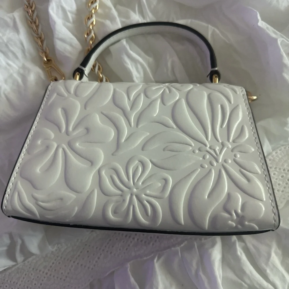 Tory Burch compact tory
